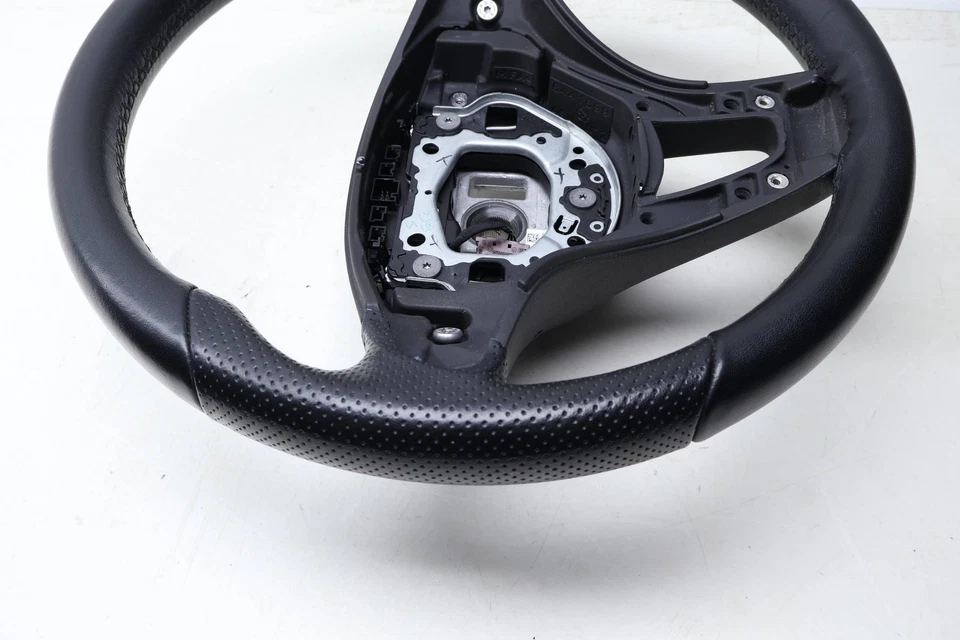 2018-2019 MERCEDES-BENZ GLC63 AMG S — 3-спицевый руль 0004608711 - Изображение 3 из 4