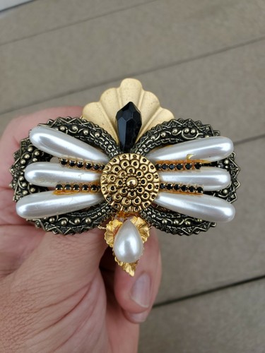 Large Ornate Art Deco Butterfly Shaped Pin Brooch - Picture 10 of 12