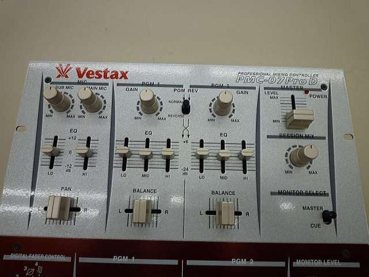 Vestax PMC-07 Pro D Professional Mixing Controller SAMURAI Vestax PMC-07 Pro D Professional Mixing Controller SAMURAI