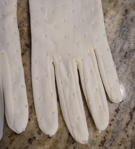 New? Vintage One Size Fits Cream Stretch Nylon Formal 8" Gloves Silver Tone Bead - Picture 3 of 17