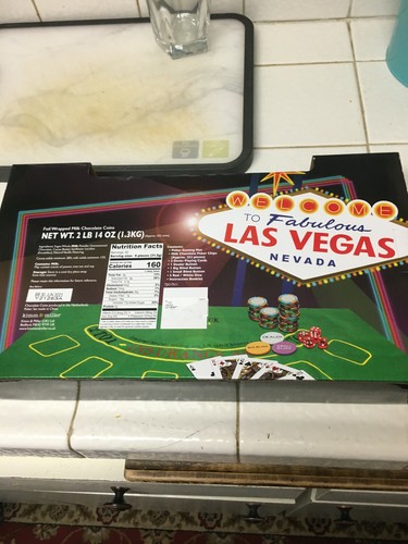 Poker Set In Aluminum Case With MILK CHOCOLATE Las Vegas Style Chips Exp 6 2023 - Picture 2 of 3
