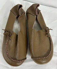 Socofy Mens Size 9.5 Woman's 11.5 Brown Leather Slip on Anti Slip Moccasin Shoes
