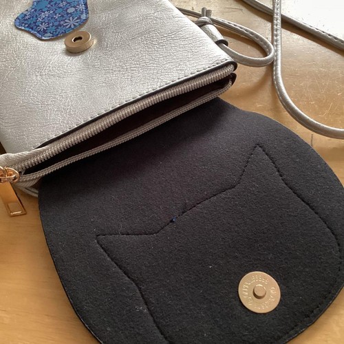 Cat Design Smartphone Shoulder Bag Silver Synthetic Leather Adjustable Strap - 第 4/10 張圖片