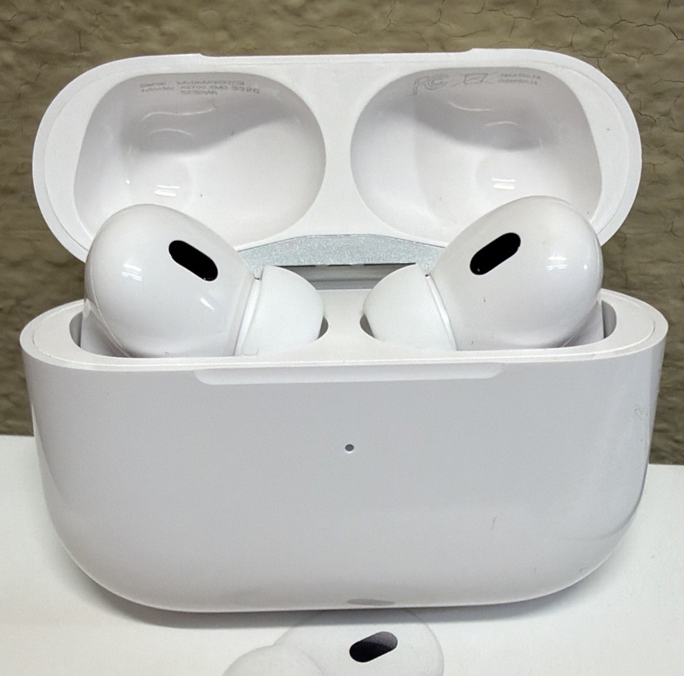 Apple AirPods Pro 2nd Gen MagSafe Wireless Charging Case USB‑C