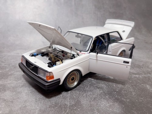 AUTOart 1/18 VOLVO 240 Turbo Plain Body Version White c/o - Picture 2 of 10