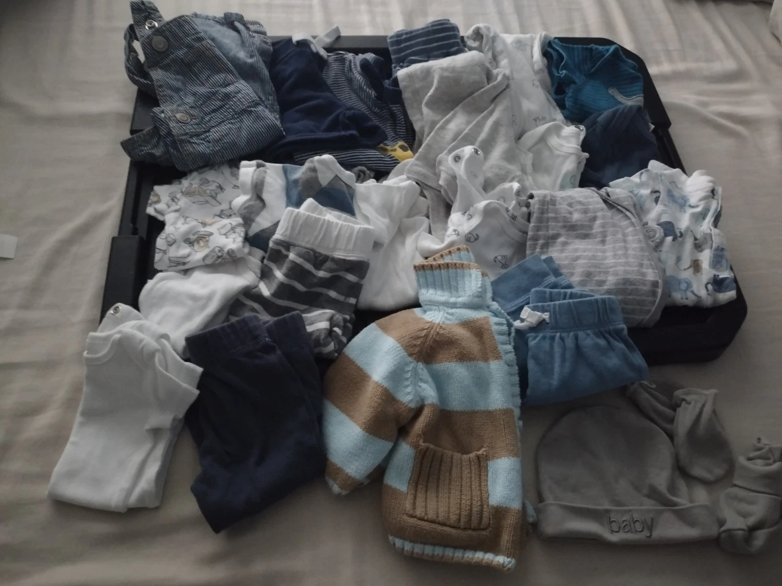 Baby Boy Clothes NB 0-3 Months Lot of 24 Pieces Bodysuits Pants Sleepers Sweater
Opens in a new wind