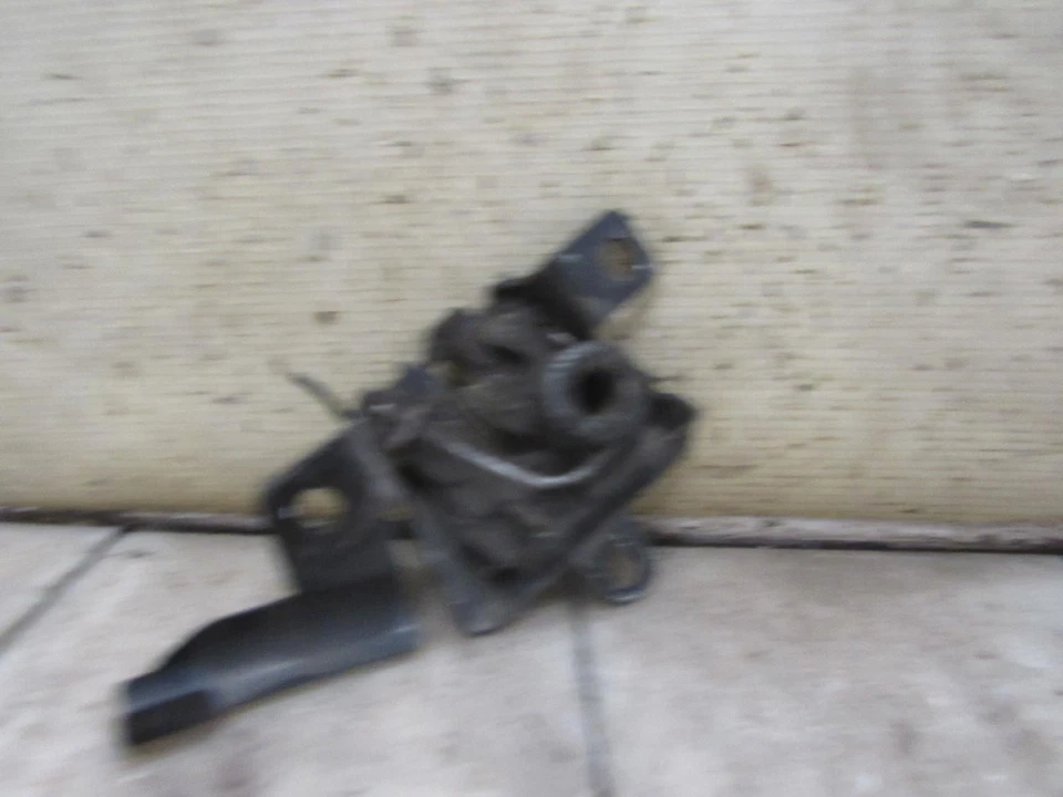 Защелка капота 2002 SUBARU FORESTER - Изображение 2 из 4