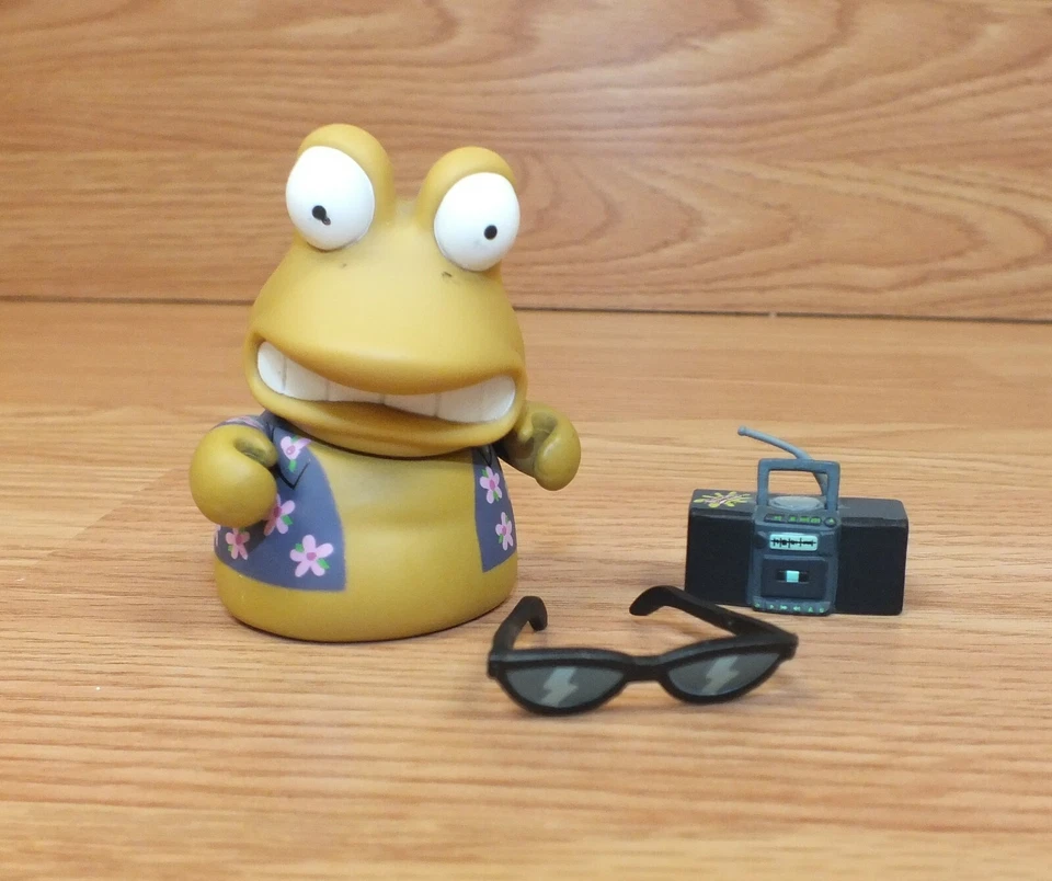 2009 Kidrobot Futurama Slurms McKenzie收藏品乙烯基带收音机和眼镜 — 第 2/4 张图片