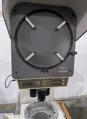Mitutoyo Profile Projector
