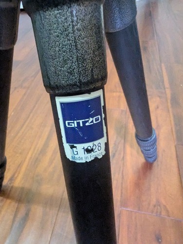 Gitzo Carbon Tripod G1228 with Kirk ballhead/Giottos baseplate. - Picture 2 of 3