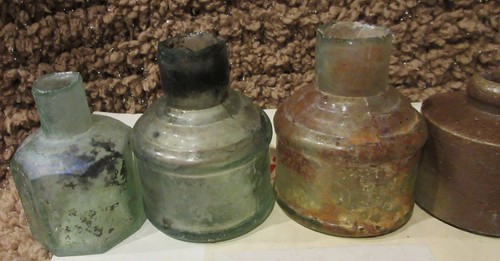 B-5 VINTAGE 1920s INK BOTTLES-3 GLASS/HEX+ROUND+2 POTTERY-GREAT DISPLAY-LISTING+ - Picture 3 of 5