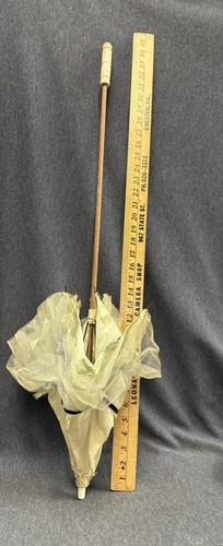 "Antiguo paraguas plegable victoriano de seda y madera como está 35"" de alto" - Imagen 2 de 16