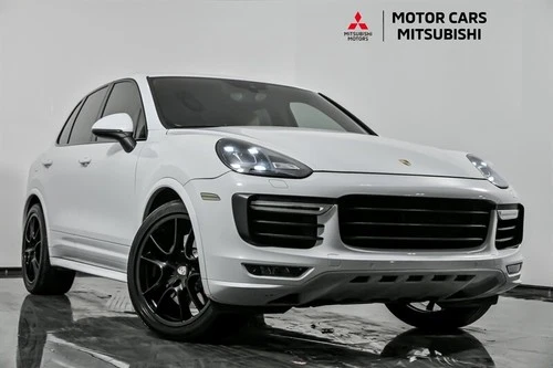 2016 Porsche Cayenne GTS Image 1 of 2