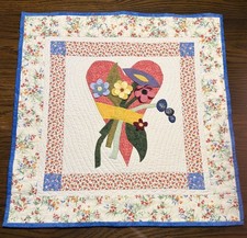 22 x22 Applique Pieced Heart Flowers Design Quilt Wall Hanging Country Cottage