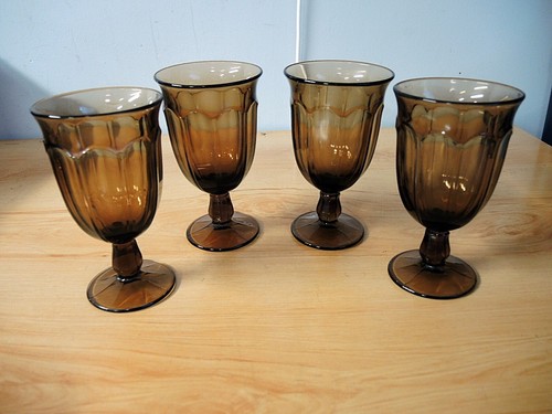 4 VINTAGE SMOKE BROWN WATER/ICE TEA  GOBLETS - 6 1/2" TALL