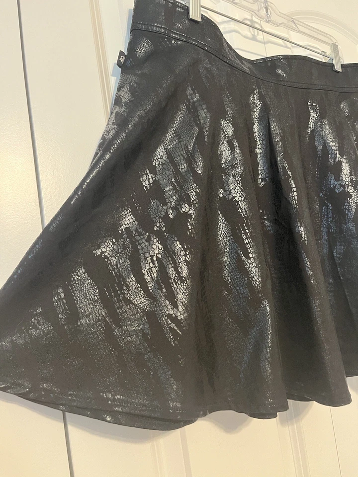 Falda Falda Rock & Republic Para Mujer Talla 16 Ajuste y Acampanada Circular Negra Estampado Serpiente Foto 3 de 4