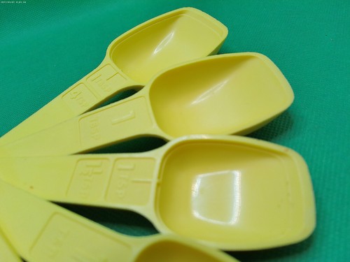 Tupperware measuring spoons yellow vintage set 7 D ring #1270 - Picture 3 of 6