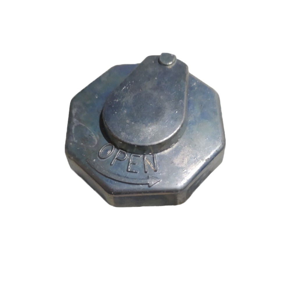 Mitsubishi FUSO CANTER Fuel Filler Cap With 2 Keys MB022737 Mitsubishi FUSO CANTER Fuel Filler Cap With 2 Keys MB022737