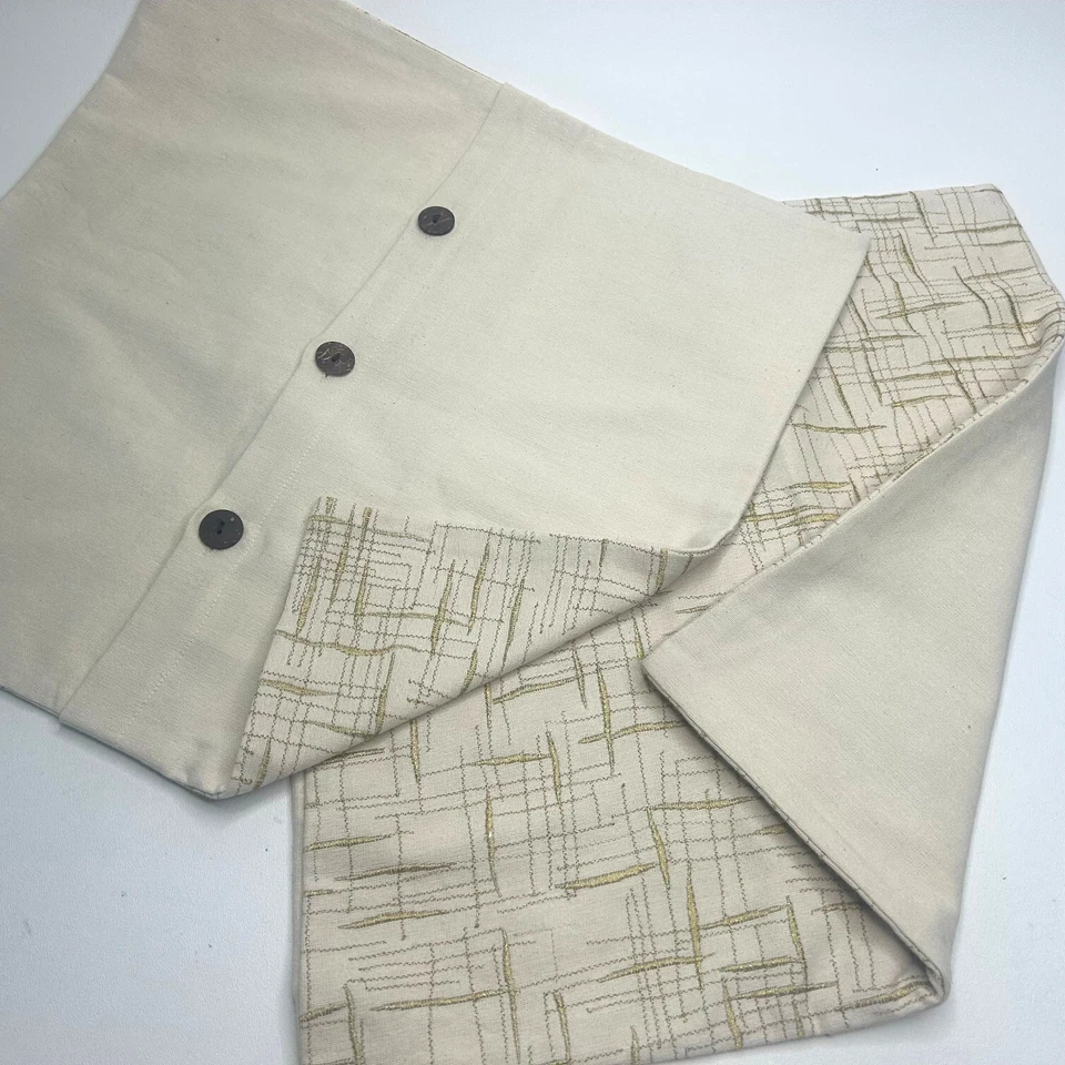 Пара квадратных наволочек WEST ELM 18 дюймов с металлической вышивкой бежевые/золотистые новые - Изображение 2 из 4