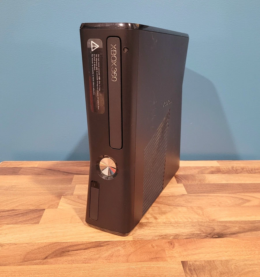 Xbox 360 Console S Bundle + 2 Wireless Remote Controls, Games Plus - Image 2 of 4