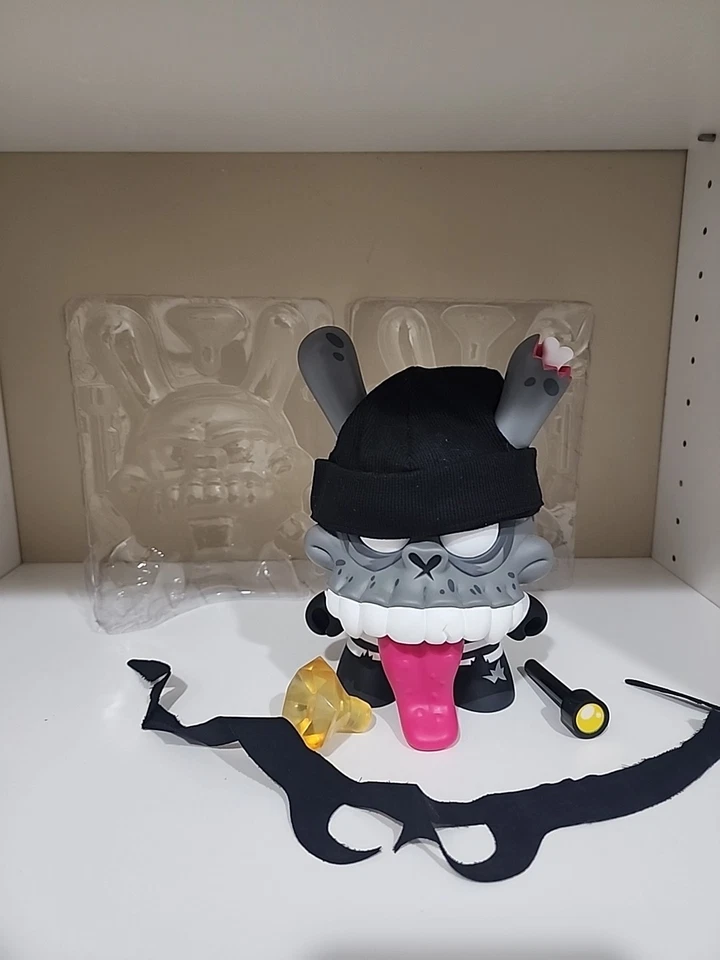 MAD ZOMBIE ROBBER 8" Vinyl Grey LIMITED ED Dunny Figure KIDROBOT - Image 2 of 4