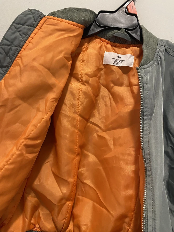 Chaqueta de bombardero de vuelo para niños pequeños H&M invierno verde cálido talla 5T/6 Foto 4 de 4