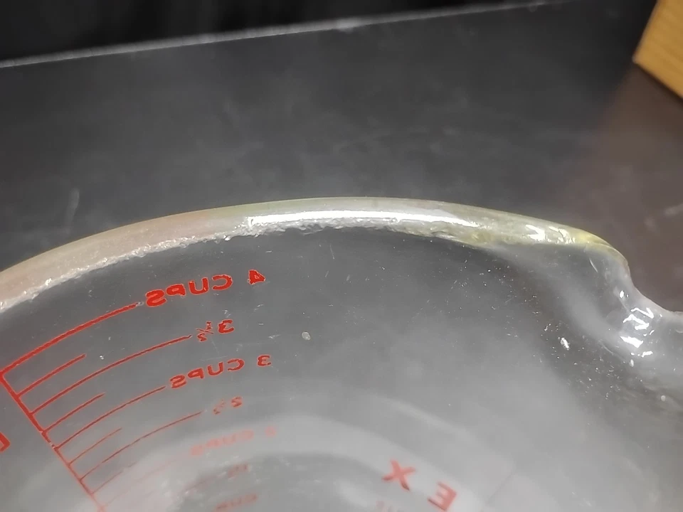 Vintage Pyrex #532 D Handle 4-Cup 1-Quart Red Lettering Glass Measuring Cup USA - Image 4 of 4