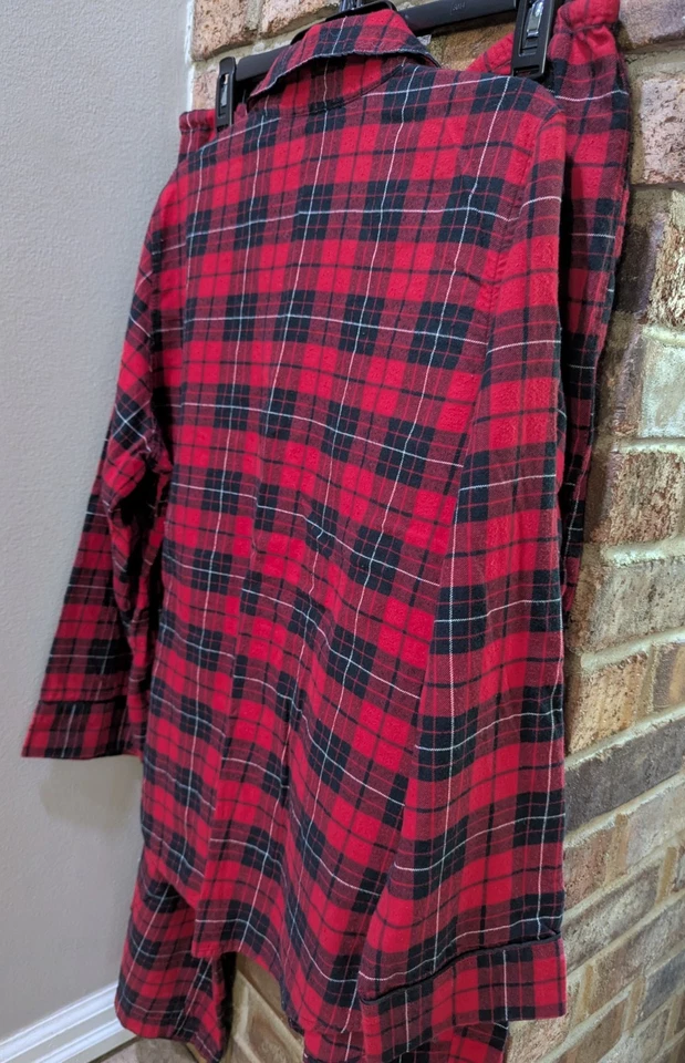 🎄Christmas PJs! Chaps Plaid Button-Up Pajama Set Red Black Embroidered Crest - Image 3 of 4