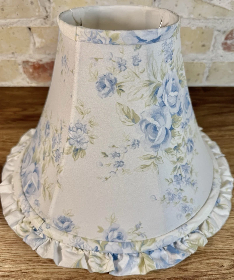 Abajur Simply Shabby Chic rosa britânica Rachel Ashwell azul branco babado sombra - Imagem 4 de 4