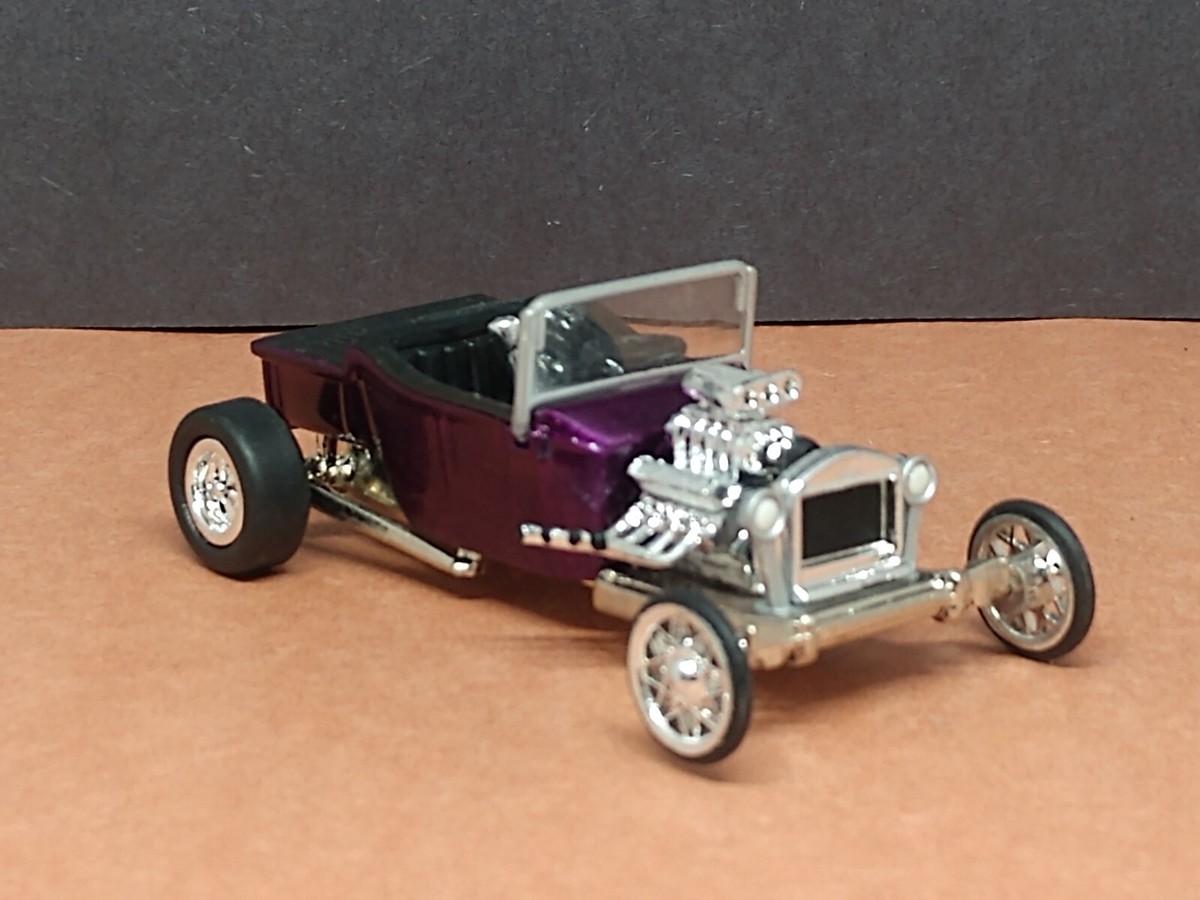 23 T-BUCKET RETRO HOT ROD COLLECTIBLE 1/64 SCALE LIMITED EDITION