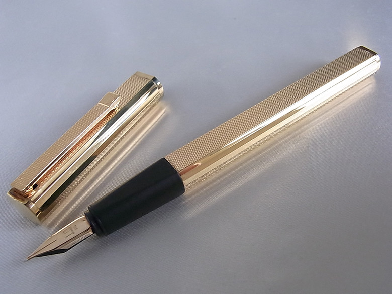 Dunhill Gemline Classic Dress Fountain Pen Vermeil Silver Dunhill Gemline Classic Dress Fountain Pen Vermeil Silver