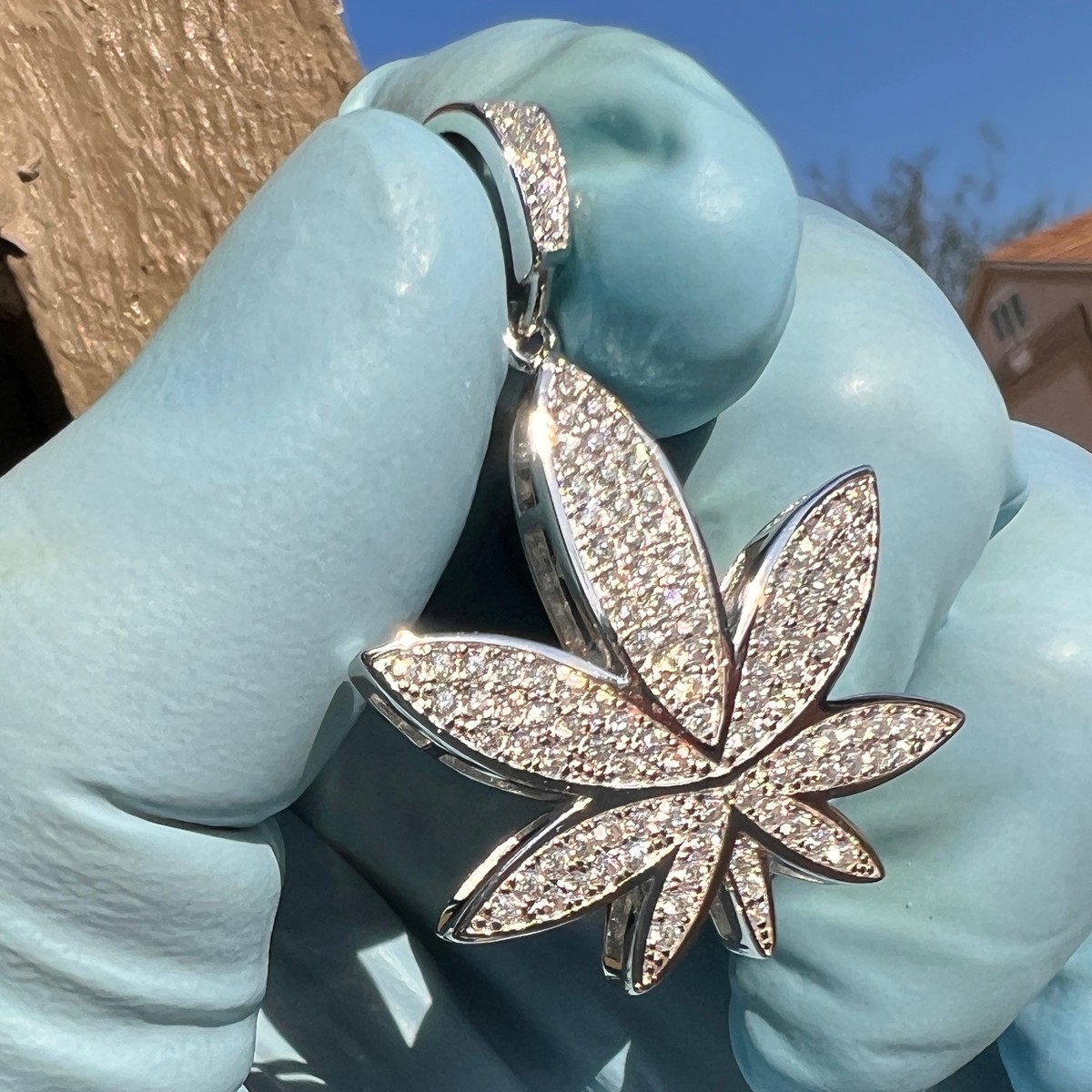 Colar Folha da Maconha Erva Canabis Corrente Aço Inox Não Fica Preto Colar Folha da Maconha Erva Canabis Corrente Aço Inox Não Fica Preto