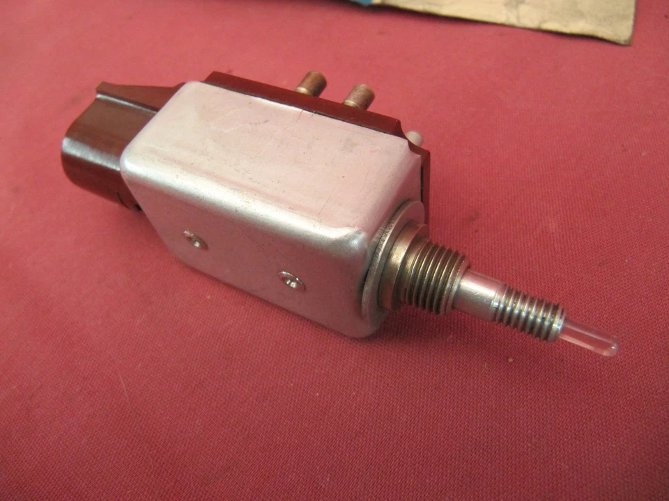 NOS Mercedes-Benz 220b W111 Blower Fan Switch 110 821 00 51 - Image 3 of 4