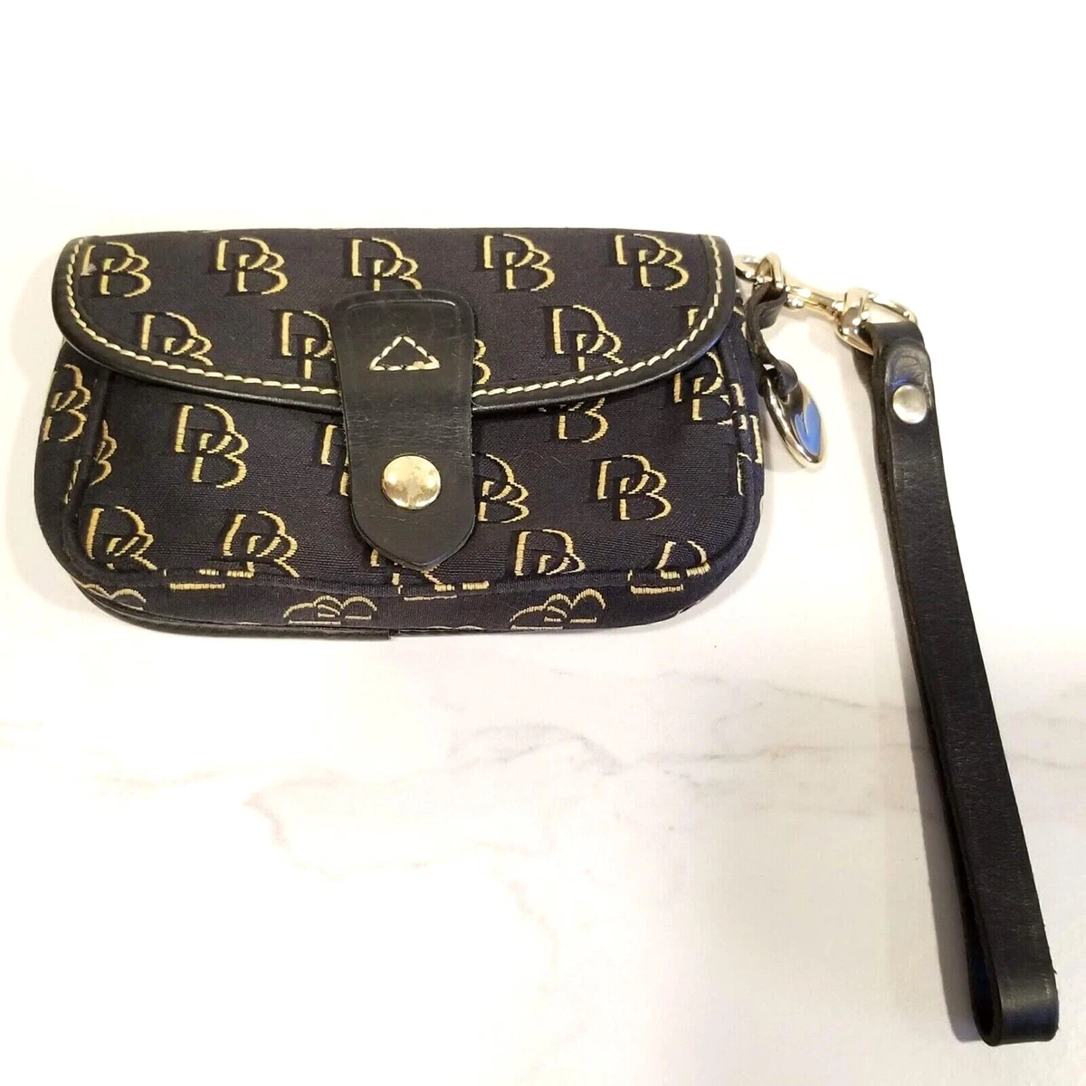 Dooney and bourke black wristlet sales