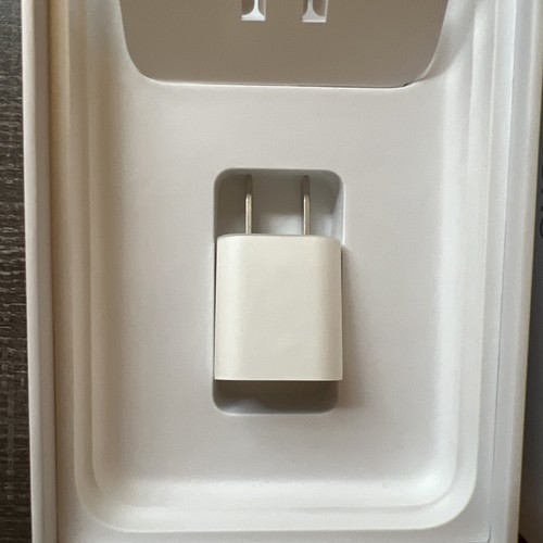 iPhone 8 Plus BOX, NO PHONE, Also Includes Brand New Headphones & Charging Brick - Photo 3 sur 4
