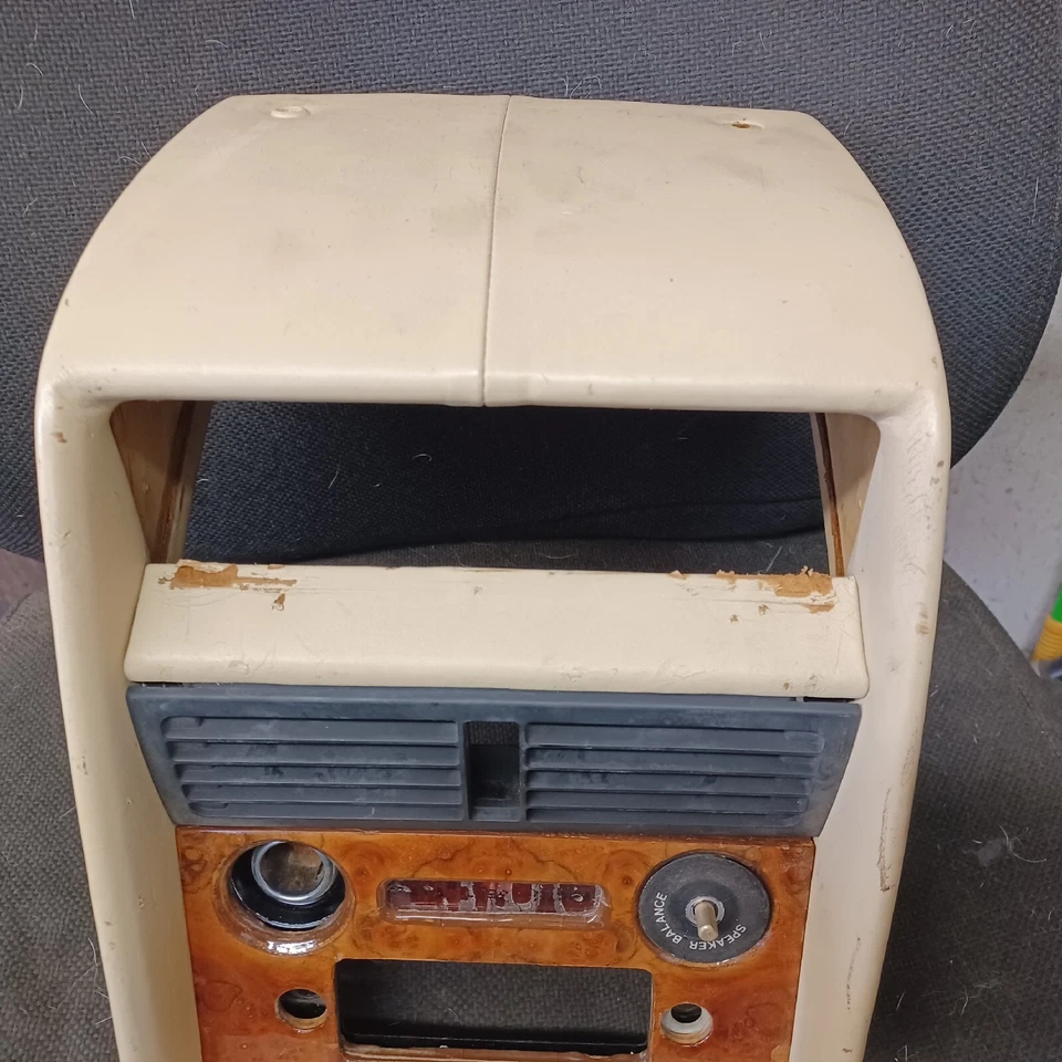 Rolls Royce Silver Shadow II 1980 consola central debajo del tablero usado Foto 2 de 4