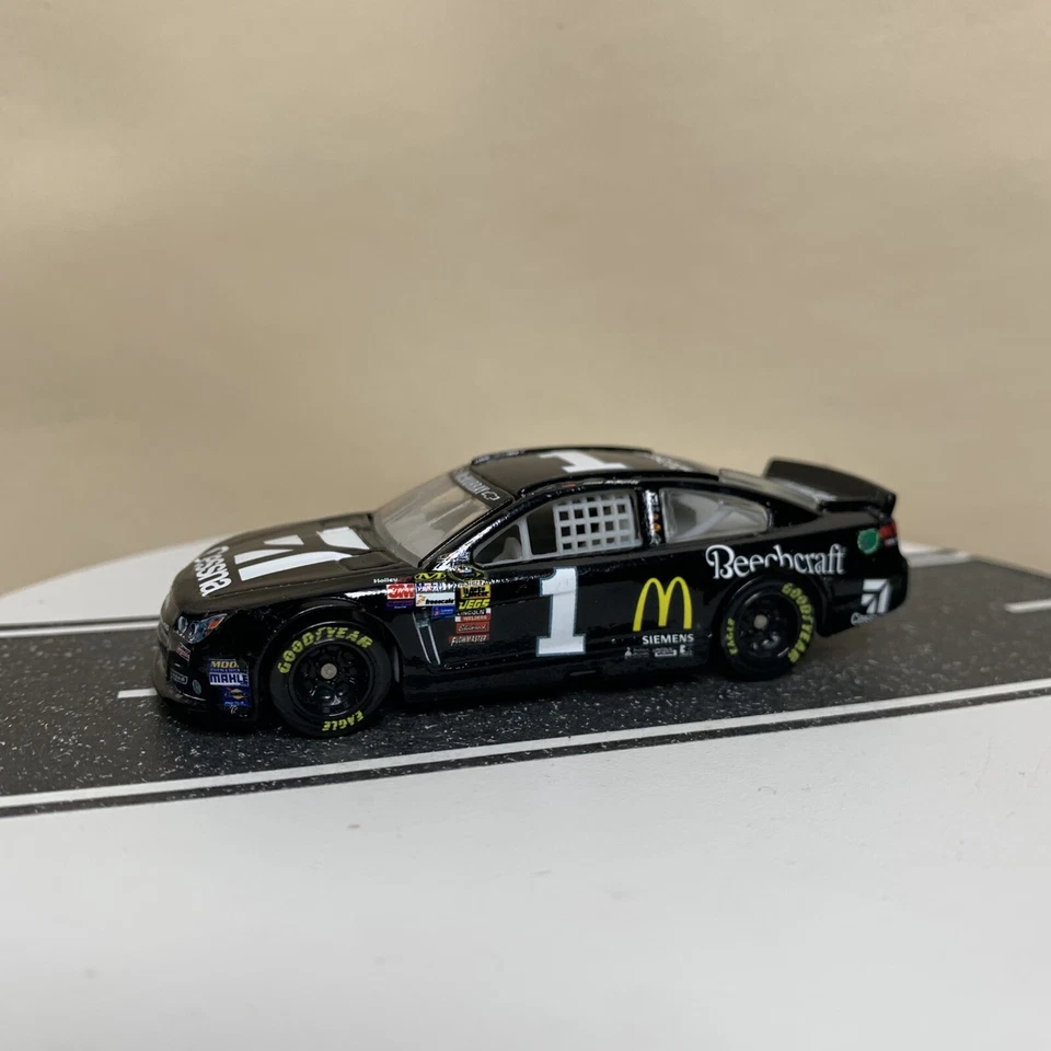 Chevrolet SS negro NASCAR Authentics Jamie McMurray #1 Cessna Beechcraft 2015  Foto 2 de 4