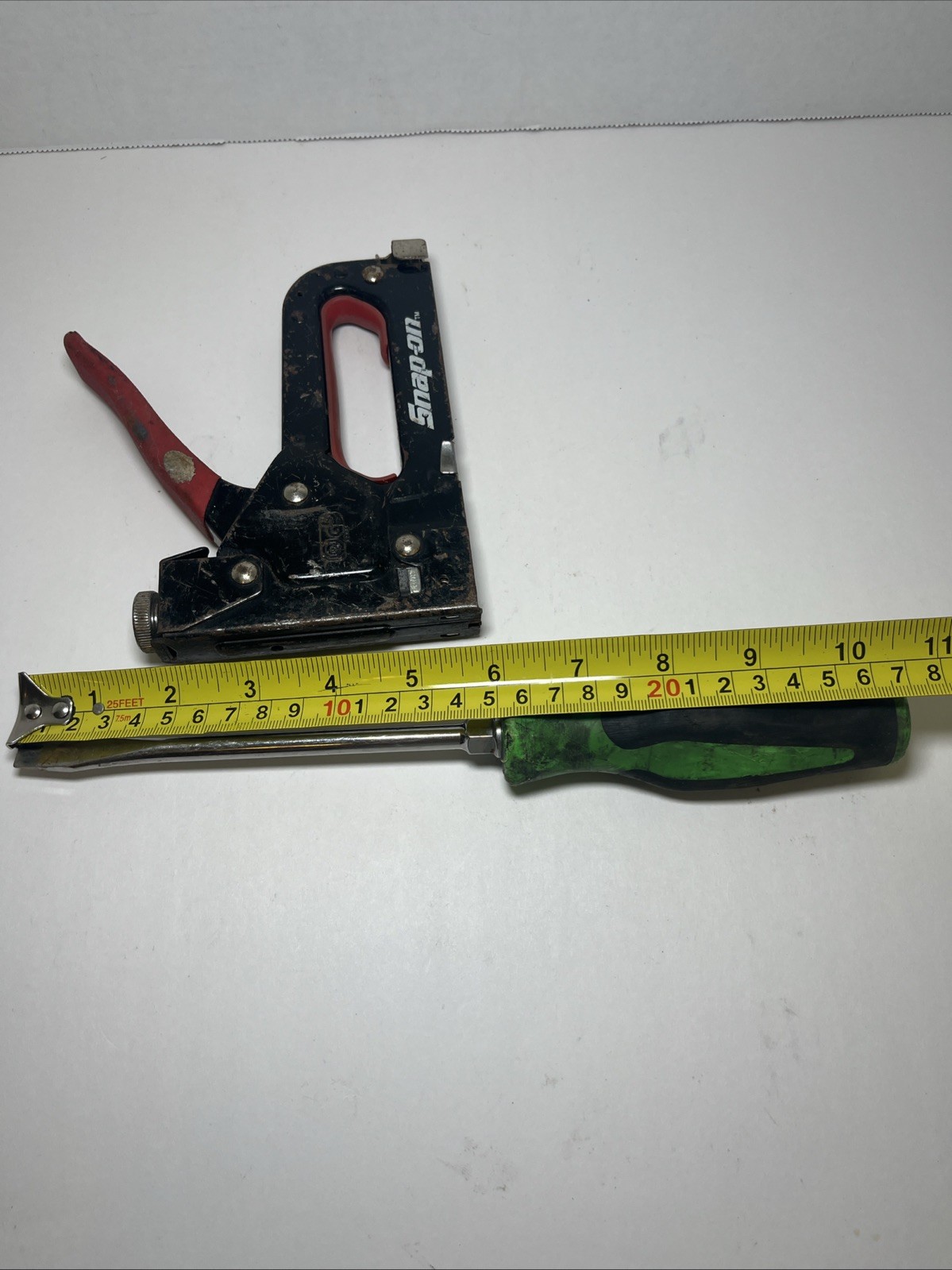 Snap On Handheld 4way Stapler No. 32366 w/ Green 5/16 Flathead Screwdriver SGD6B