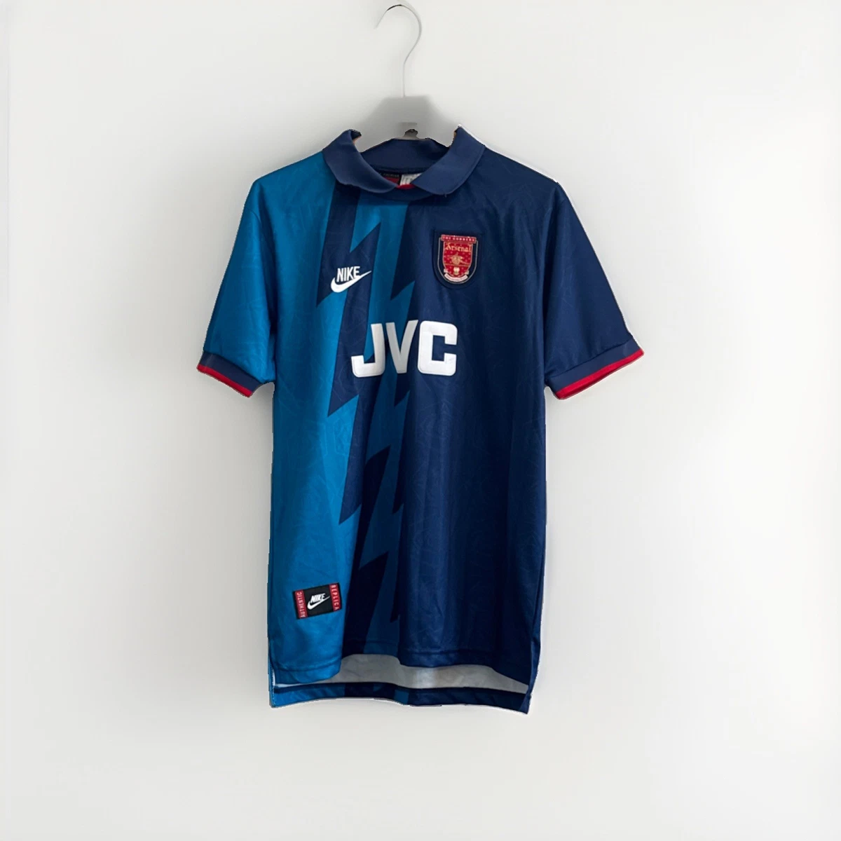 Preços baixos em Nike Arsenal Clube Internacional Camisas de