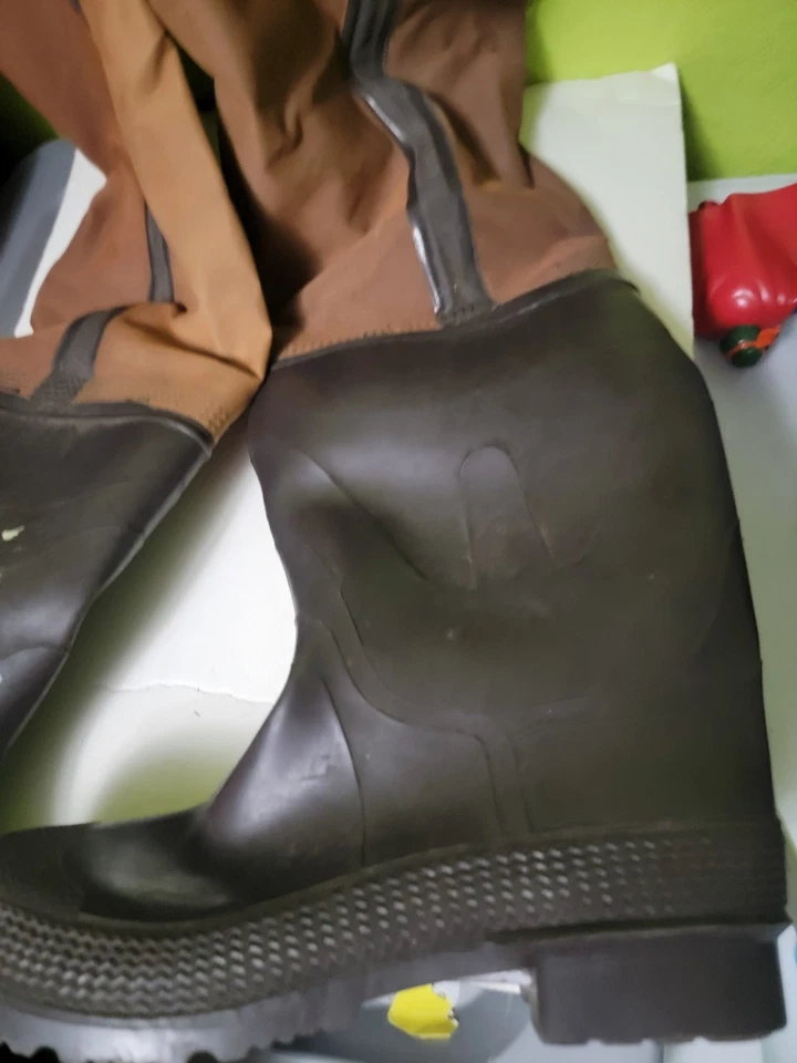 Marrón Rojo Bola Pesca Caza Impermeable Cadera Vadeadores Suela Talla 8 Aislada Foto 3 de 4