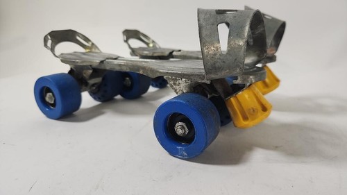 Vintage Globe United Inc. Adjustable Metal Roller Skates, Pin Missing on One - 第 5/7 張圖片