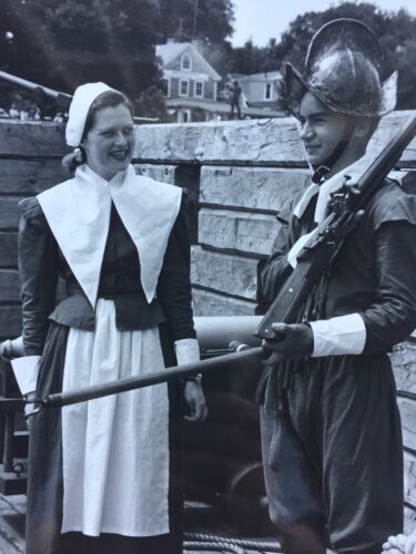 Vintage MCM B & W Photograph Pilgrim Reenactment (See Wrist Watch on Girl) - Picture 2 of 6