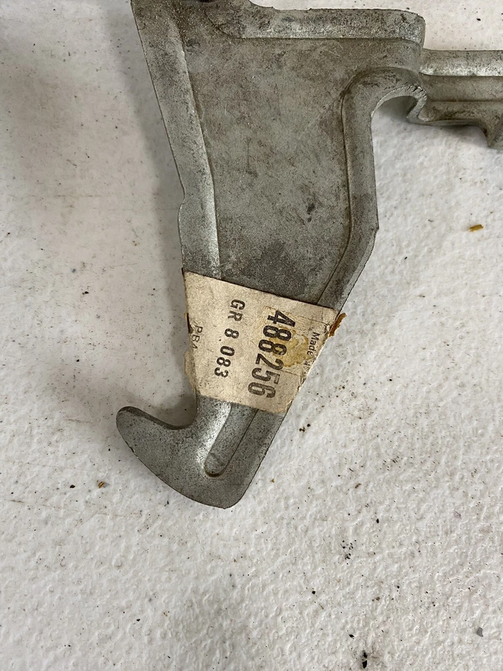 Pontiac Bonneville Catalina 1973 capó captura de seguridad NOS 73 Foto 4 de 4