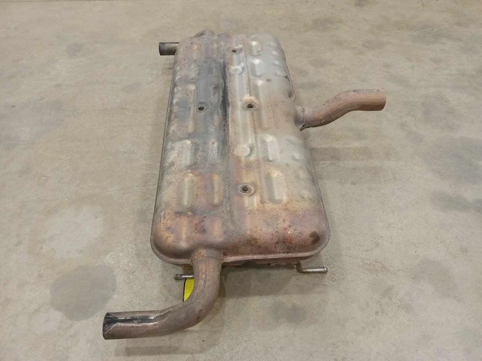 Silenciador de escape trasero Chryler 200 2015-2017 sedán 2,4 L genuino OEM 68143189AF Foto 2 de 4