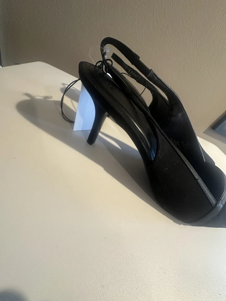 Zapatos de salón H&M para mujer talla 10 negros con tira trasera punta tacón de gatito EU 41 Foto 2 de 4