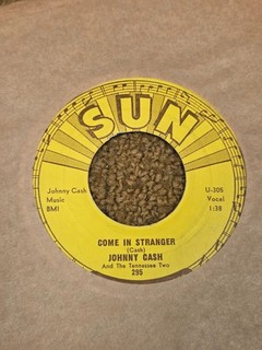 45 RPM Johnny Cash SUN 295 Come in Stranger / Guess things Happen M
