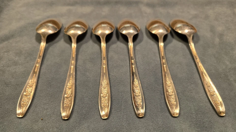 Juego de 6 cucharaditas plateadas de colección Wm Rogers & Sons IS Primrose Foto 3 de 4