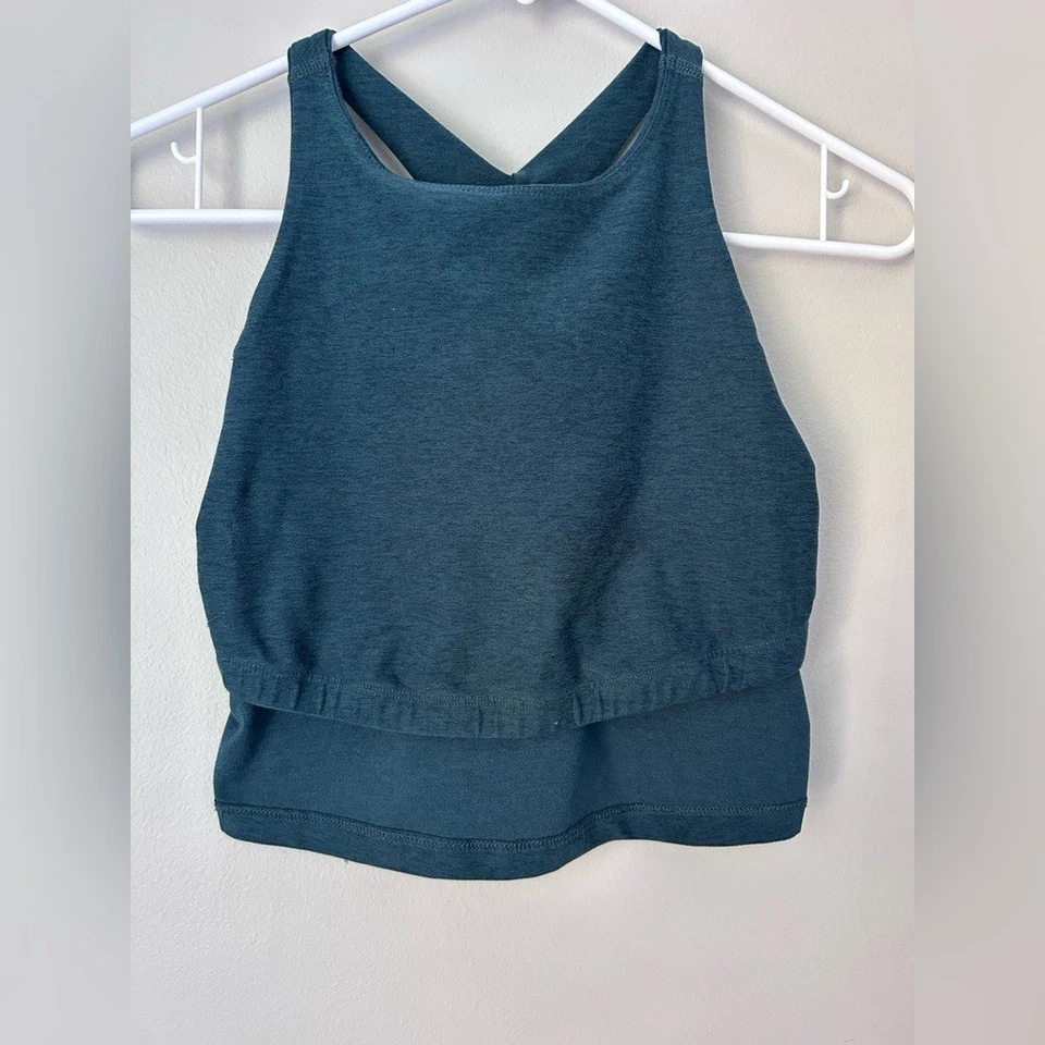 Sujetador deportivo Beyond Yoga verde bosque talla M Foto 2 de 4