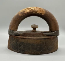 Antique Cast Iron A.C. WILLIAMS CO Sad Iron Wooden Removable Clip On Handle