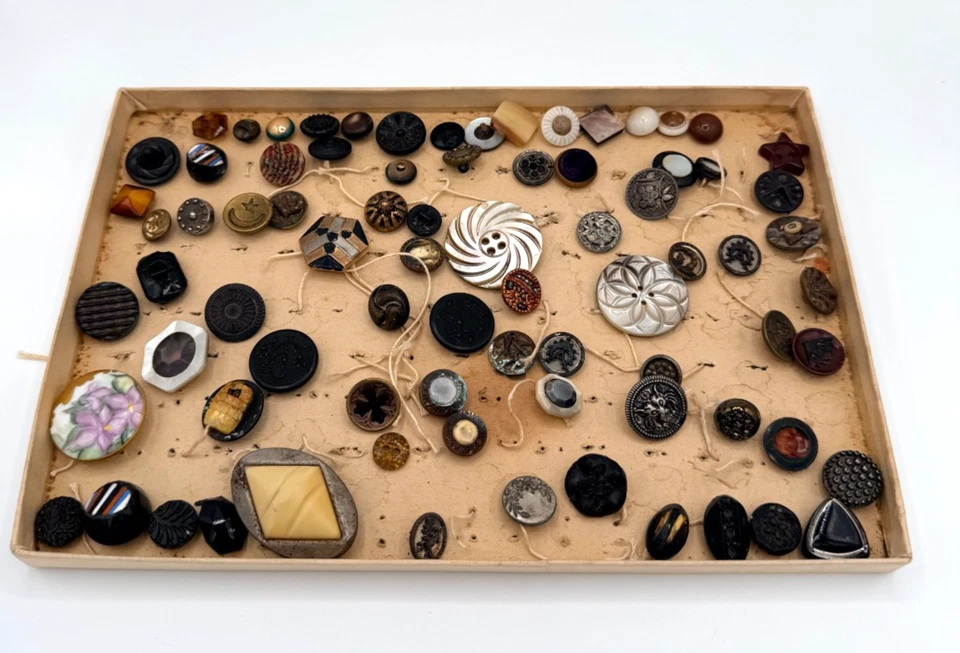 Lote de botones de coleccionista antiguos y de colección | FREGONA, vidrio negro, pintado a mano y figurativo Foto 2 de 4